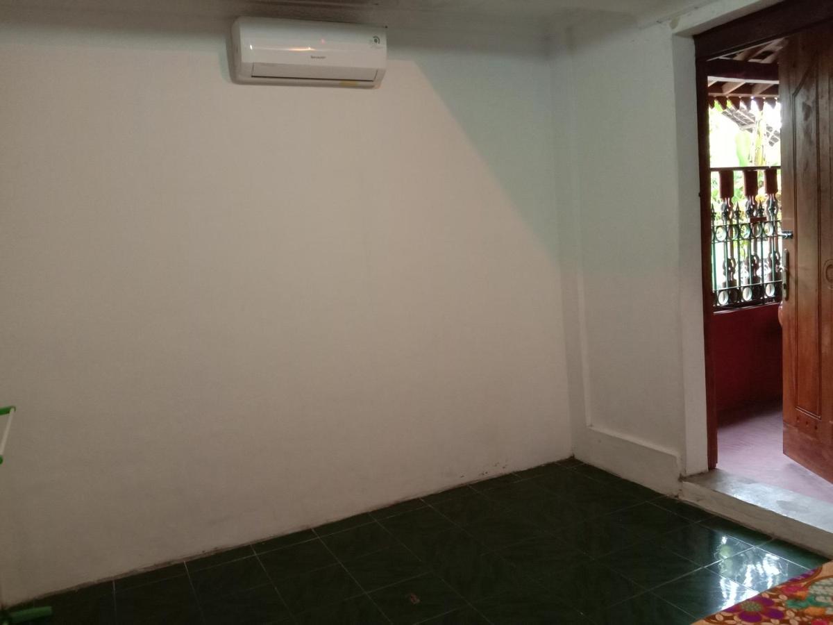 Rumah Ukhi Guest House Cebongan Kültér fotó