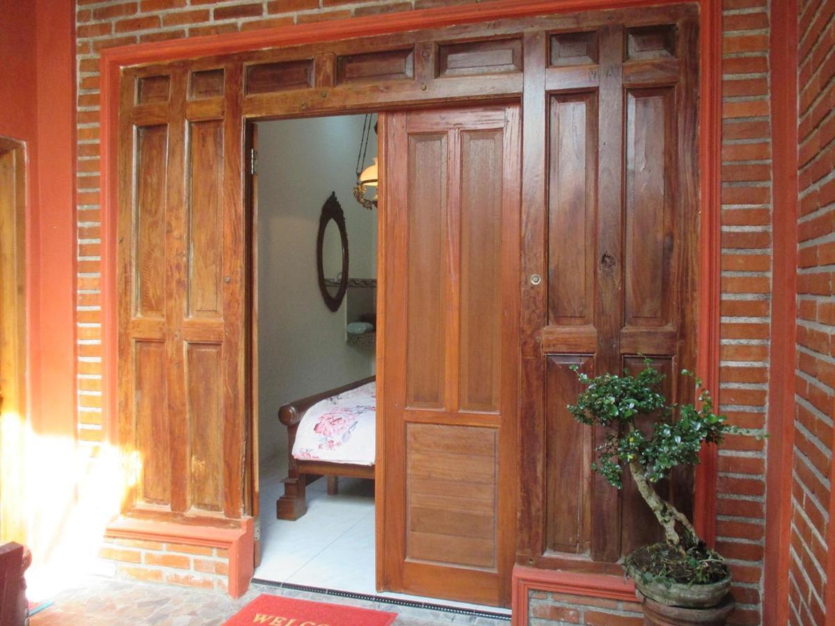 Rumah Ukhi Guest House Cebongan Kültér fotó