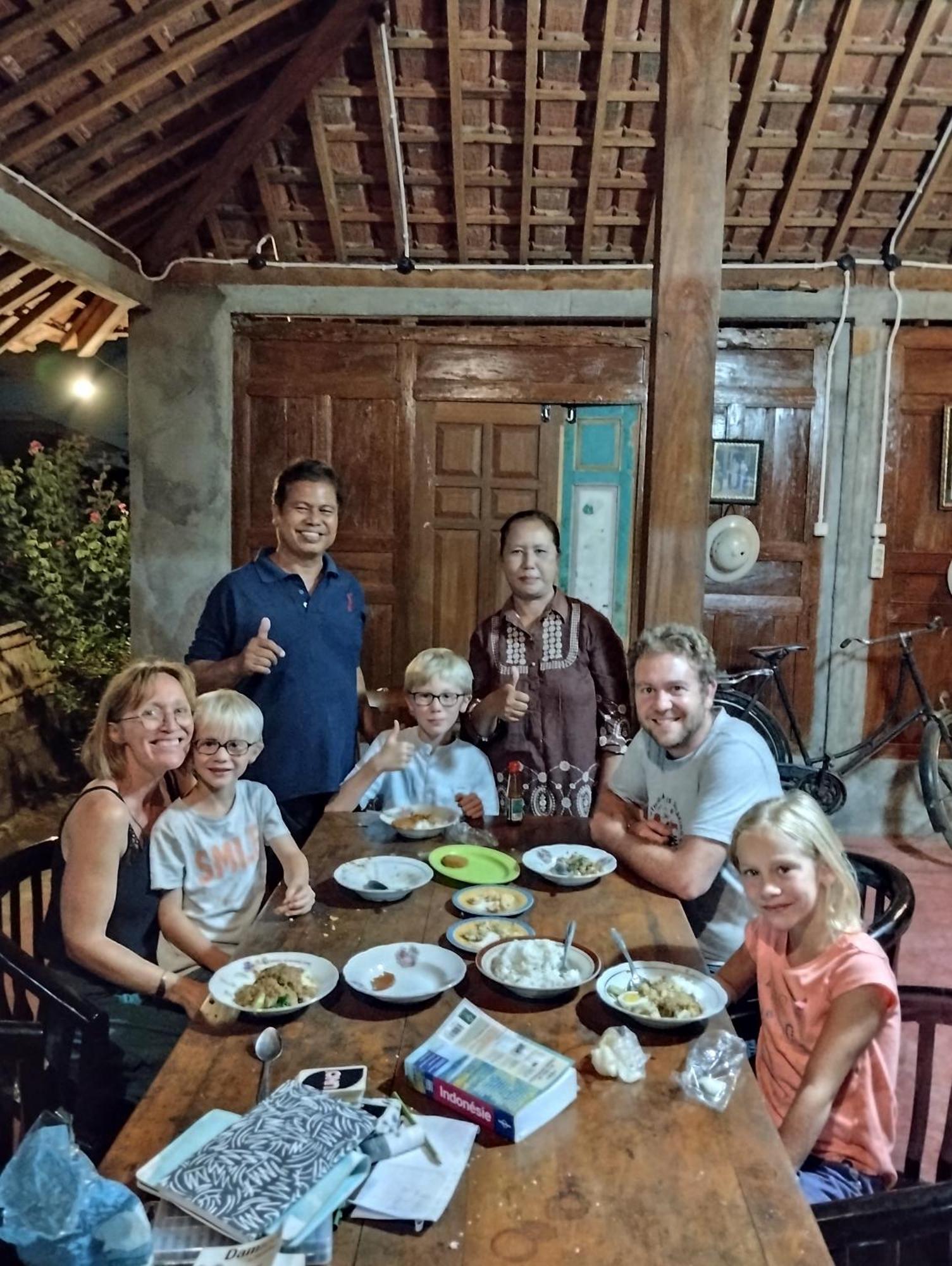 Rumah Ukhi Guest House Cebongan Kültér fotó