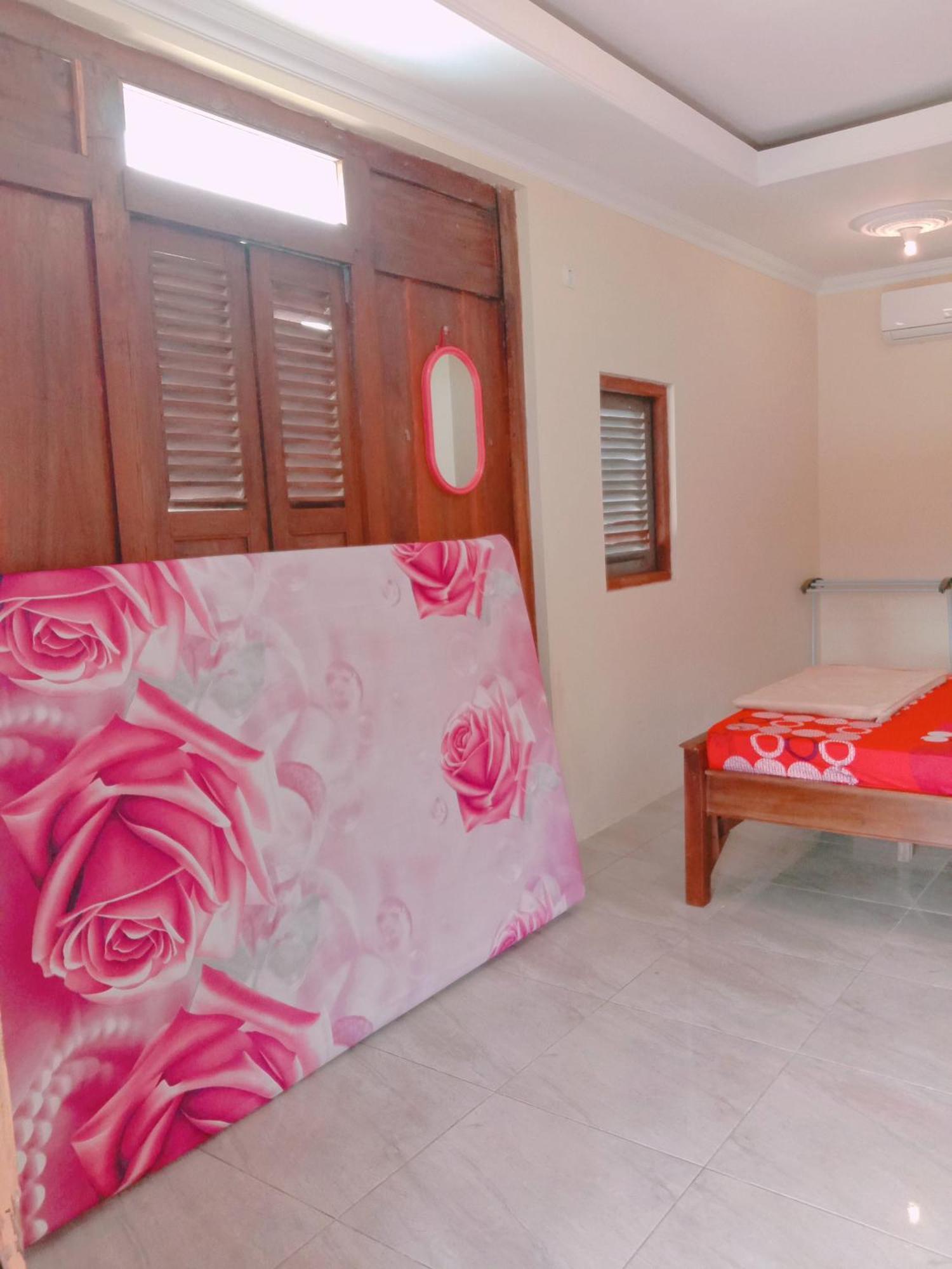 Rumah Ukhi Guest House Cebongan Kültér fotó