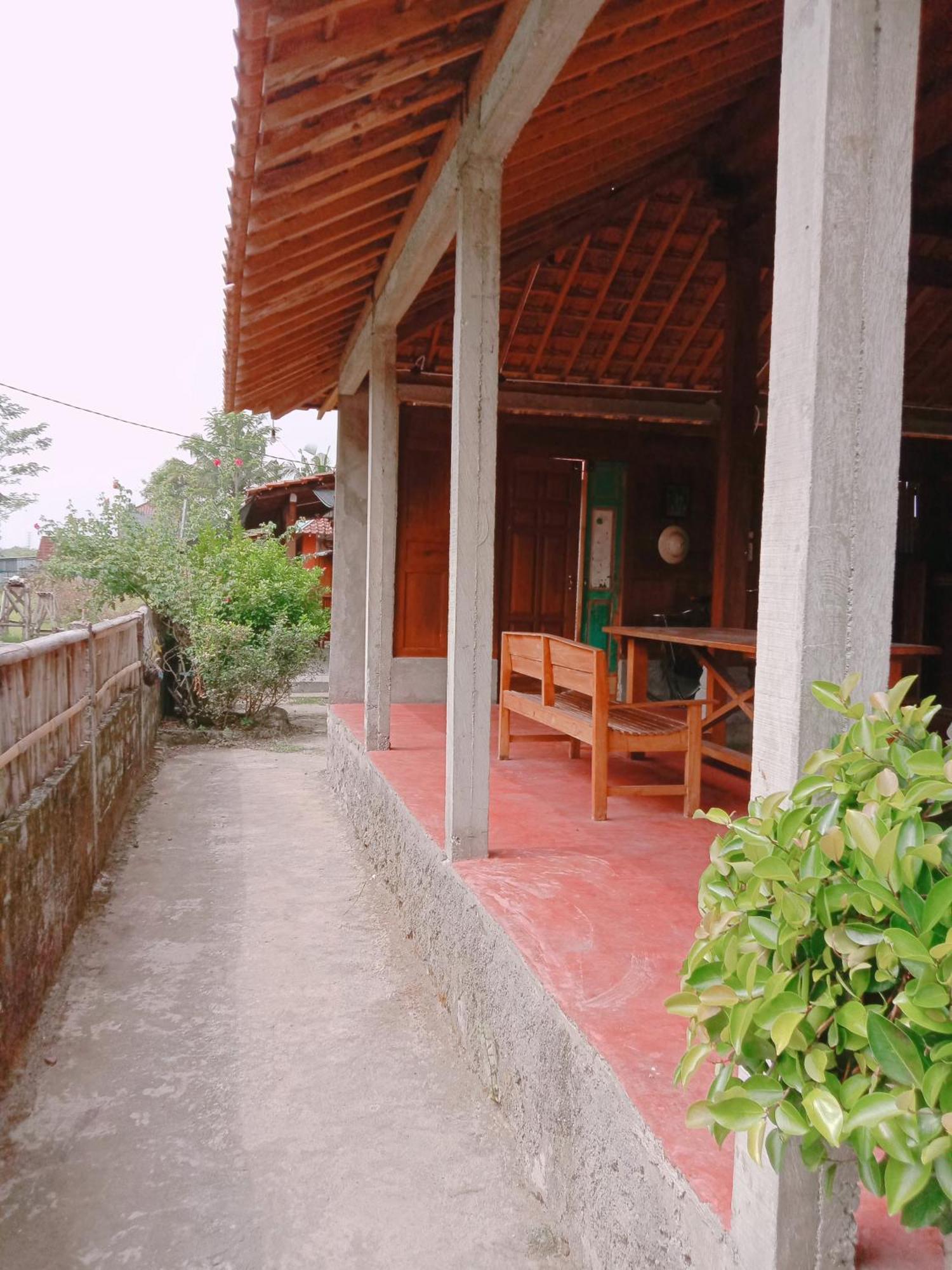 Rumah Ukhi Guest House Cebongan Kültér fotó