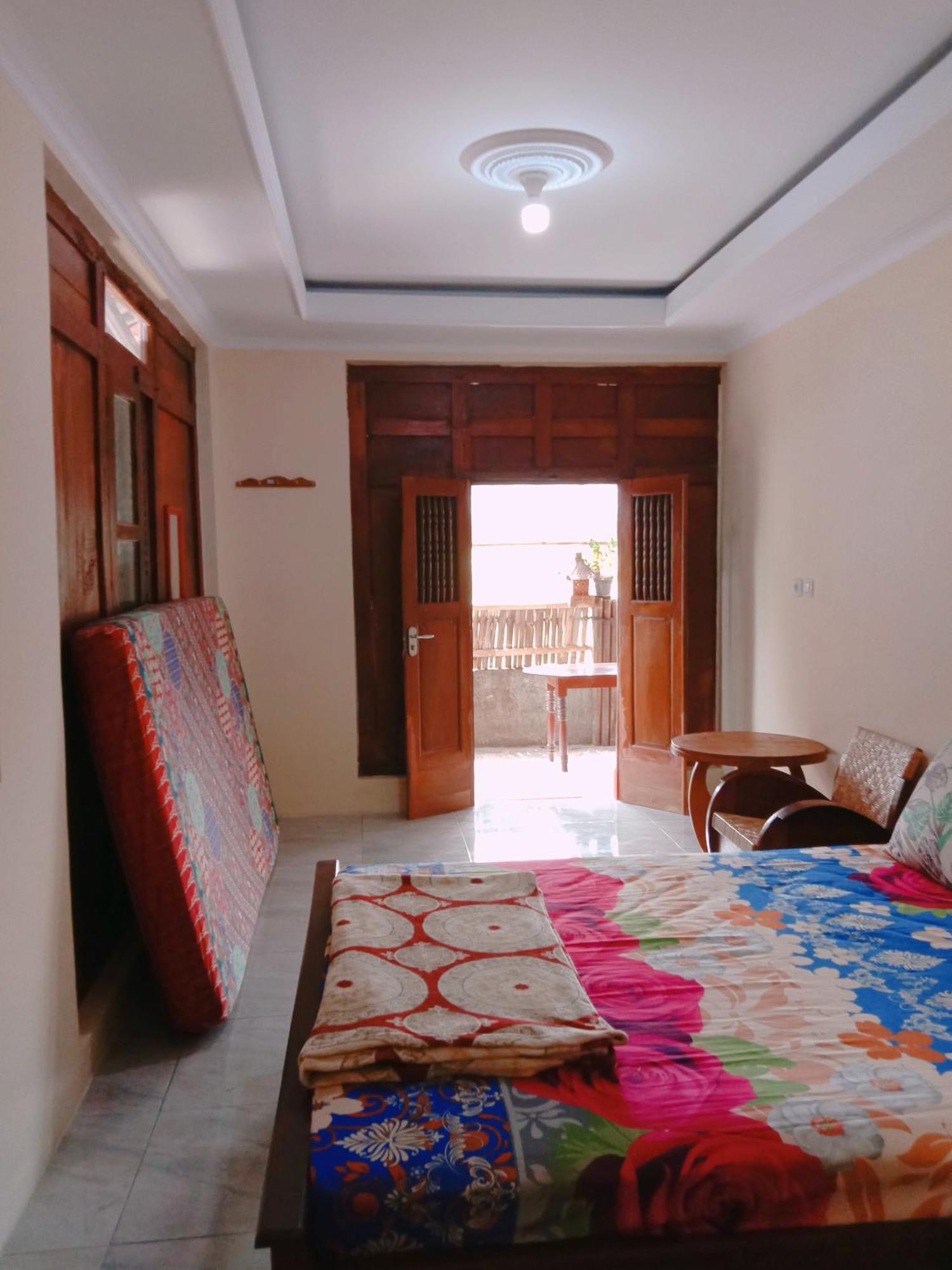 Rumah Ukhi Guest House Cebongan Kültér fotó